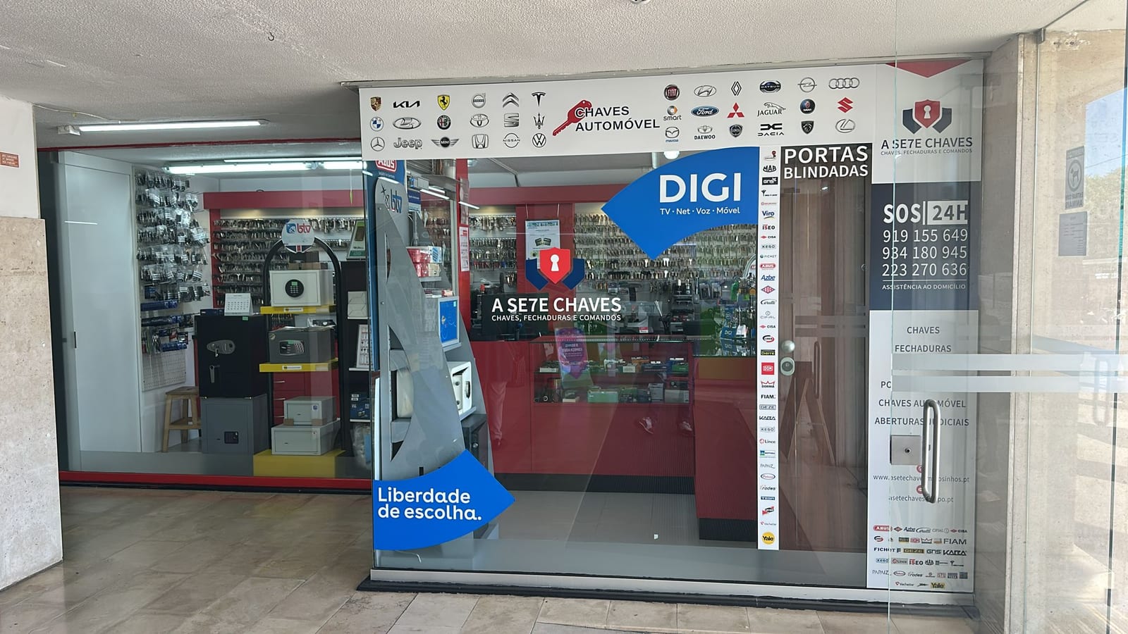 Fachada da loja A Sete Chaves no Centro Comercial Newark, em Matosinhos